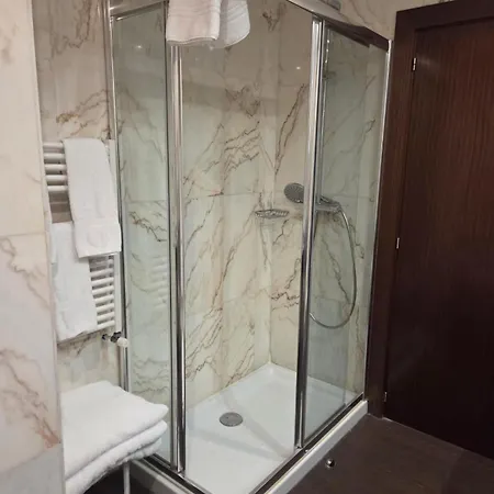 Leonor Miron Hotel