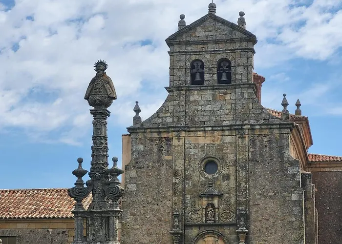 Hotel Leonor Mirón 4*