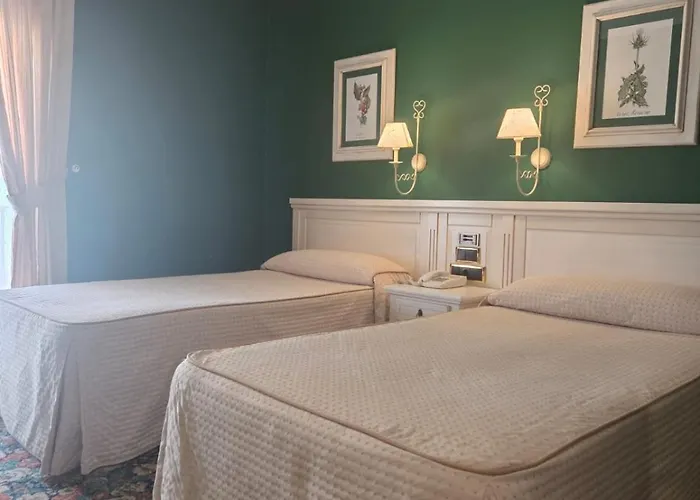 Hotel Leonor Mirón 4*