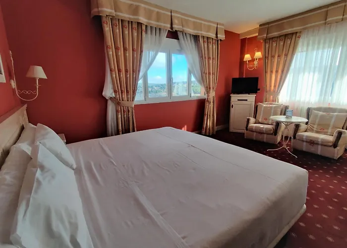 Hotel Leonor Mirón 4*